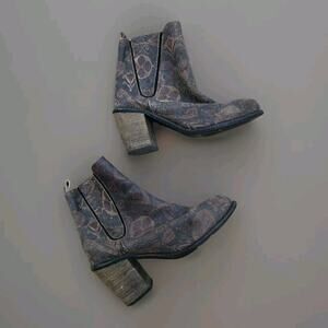 FREE PEOPLE‎ GENUINE LEATHERANIMAL PRINT BOOTIE SIZE 36 WOMEN